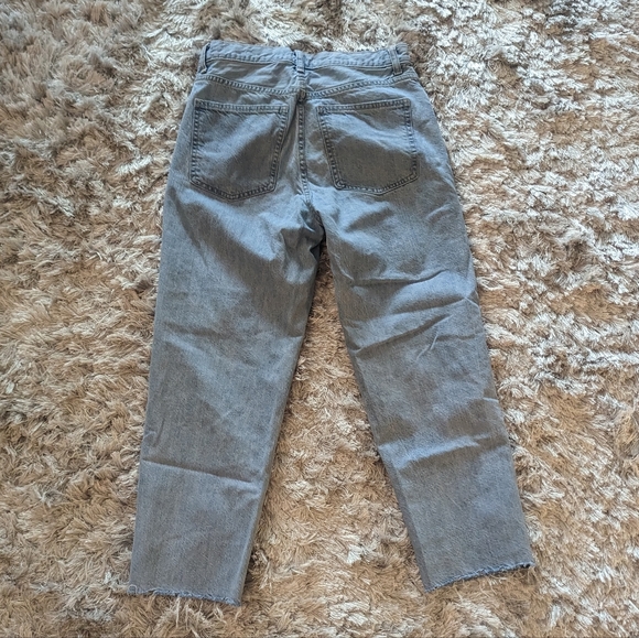 Uniqlo Mom High Waisted Cropped Light Wash Blue Jeans 25 - Picture 2 of 8